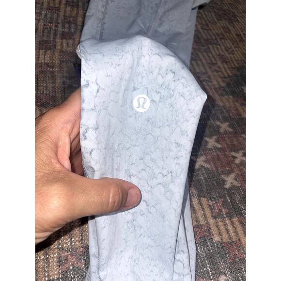 Lululemon Light Blue/Grey Pebble Tone Leggings Size 4 - Picture 4 of 7